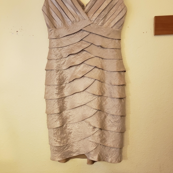 Adrianna Papell Champagne Ruffled Dress sz 4P - Picture 3 of 8